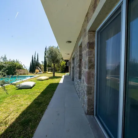 Stunning Sea View & Private Garden In וילה *
