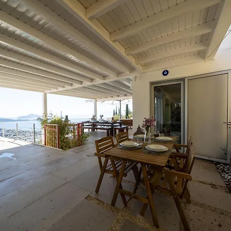 וילה Stunning Sea View & Private Garden In *