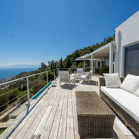 Villa Stunning Sea View & Private Garden In *