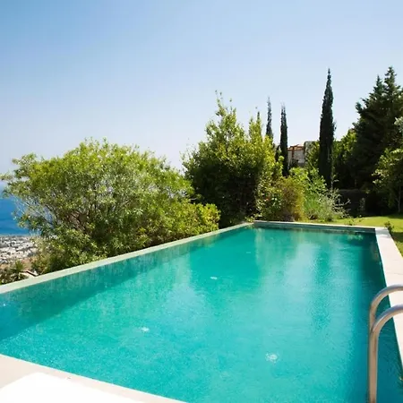 Villa Stunning Sea View & Private Garden In *