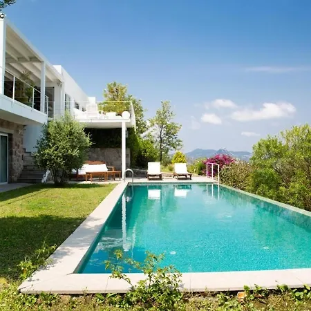 Stunning Sea View & Private Garden In